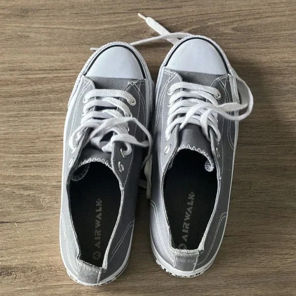 Air walk mint condition! - Picture 4 of 7